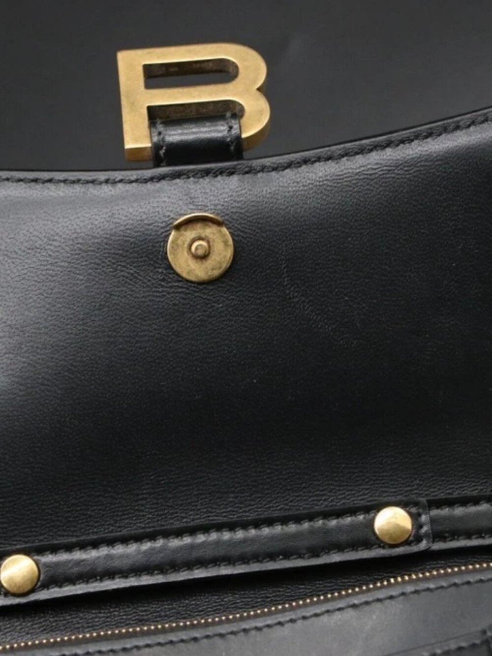 Balenciaga Hourglass Box Wallet on Chain - Black/Gold - Picture 5 of 14